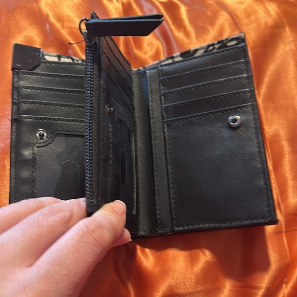 Jessica Simpson wallet - Picture 6 of 7